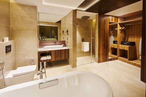 Executive Suite, 1 Bedroom, Non Smoking | Bathroom | Combined shower/tub, deep soaking tub, rainfall showerhead