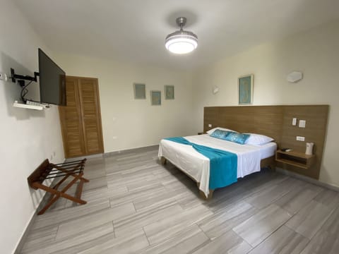 Deluxe Double Room | In-room safe, laptop workspace, iron/ironing board, free WiFi