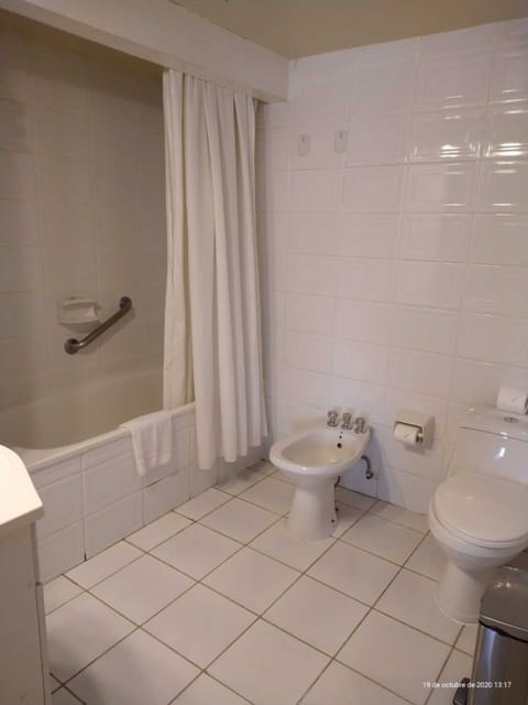 Standard Twin Room, 2 Twin Beds | Bathroom | Combined shower/tub, free toiletries, hair dryer, towels