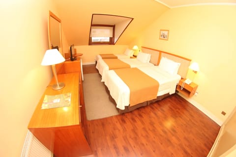 Standard Triple Room | Premium bedding, pillowtop beds, minibar, in-room safe