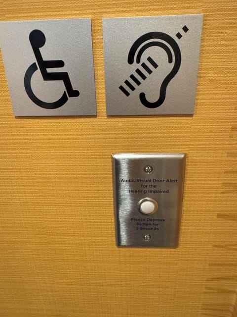 Premium bedding, in-room safe, desk, blackout drapes