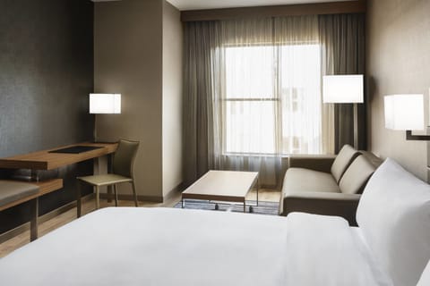 Premium bedding, in-room safe, desk, laptop workspace