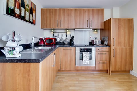 Apartment, 2 Bedrooms | Private kitchen | Fridge, microwave, oven, stovetop