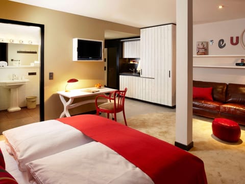 Gigantic Room | Premium bedding, down comforters, minibar, in-room safe
