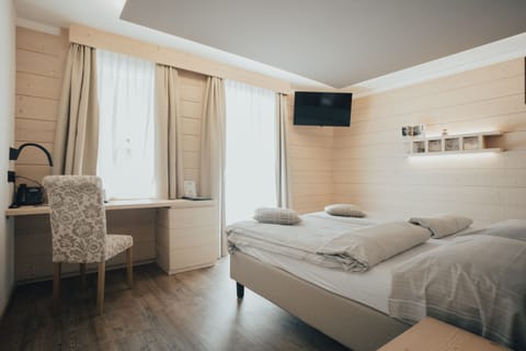 Grand Studio Suite (4 pax) | Down comforters, minibar, in-room safe, desk