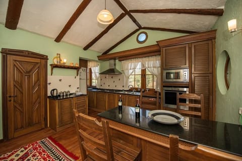 Cottage, 2 Bedrooms | Private kitchenette | Electric kettle