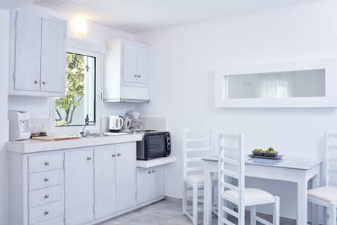 Studio, Garden View | Private kitchen | Fridge, oven, stovetop, espresso maker