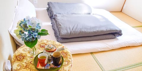 Kenrokuen Room for 2 person (Shared Bathroom) | In-room safe, iron/ironing board, free WiFi, bed sheets