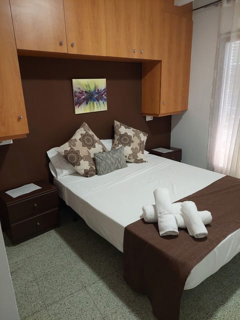 Double Room | Free cribs/infant beds, free WiFi, bed sheets