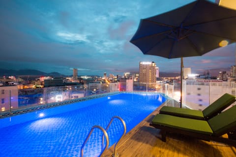 Outdoor pool, sun loungers