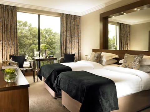 Superior Twin Room, 2 Twin Beds | Premium bedding, in-room safe, desk, soundproofing
