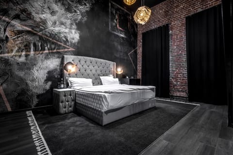 Black Superior Loft | Premium bedding, minibar, desk, laptop workspace