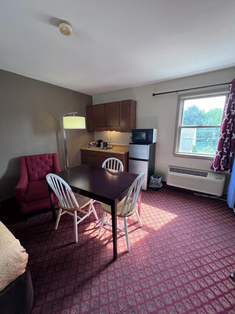 Suite, Multiple Beds, Non Smoking | Desk, laptop workspace, iron/ironing board, free WiFi