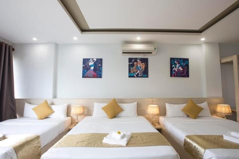 Family Suite | Minibar, desk, free WiFi, bed sheets