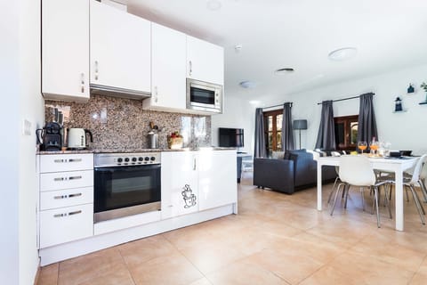 Superior Penthouse, 1 Bedroom, Terrace | Private kitchen | Fridge, microwave, oven, stovetop