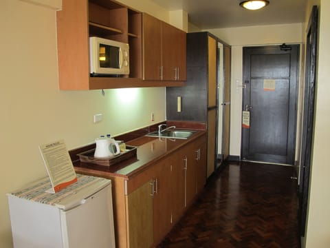 Loft Suite | Private kitchenette | Fridge, coffee/tea maker, electric kettle