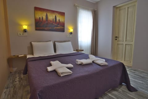 Economy Room | Premium bedding, desk, iron/ironing board, free WiFi