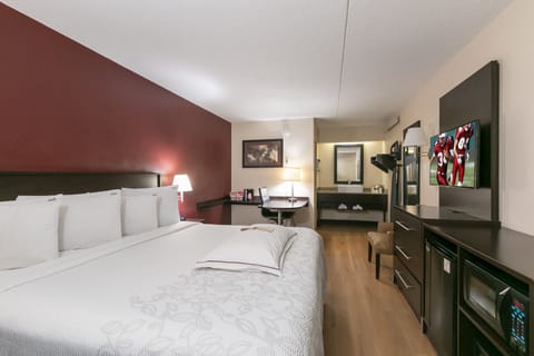 Premium Room, 1 King Bed (Upgraded Bedding & Snack, Smoke Free) | In-room safe, desk, blackout drapes, free WiFi