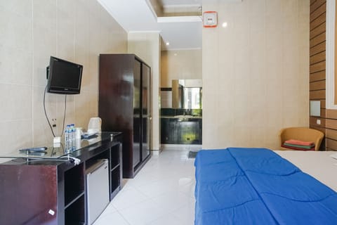 Deluxe Double or Twin Room | Minibar, desk, free WiFi, bed sheets