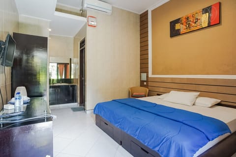 Deluxe Double or Twin Room | Minibar, desk, free WiFi, bed sheets