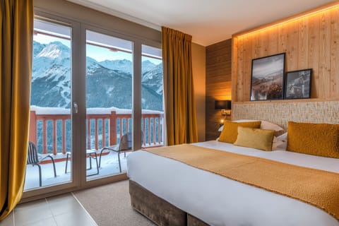 Traditional Suite, 1 King Bed with Sofa bed, Balcony, Mountain View | Premium bedding, minibar, in-room safe, desk