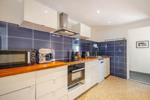 New kitchen fully equipped 