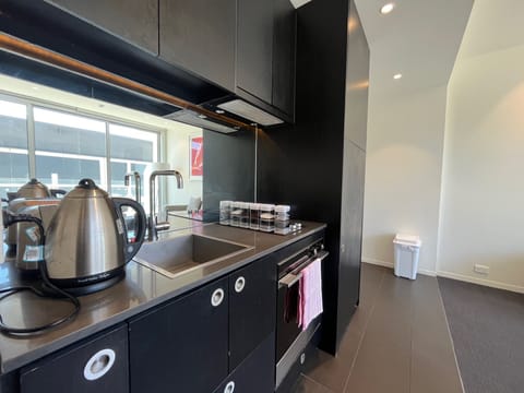 Apartment, 1 Bedroom | Private kitchen | Full-size fridge, microwave, oven, stovetop