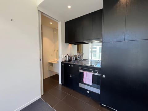 Apartment, 1 Bedroom | Private kitchen | Full-size fridge, microwave, oven, stovetop