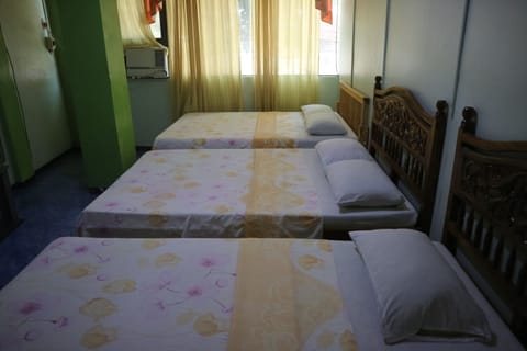 Family Room, 6 Persons | In-room safe, desk, rollaway beds, free WiFi