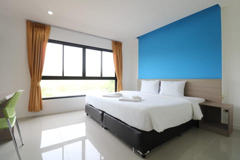 Family Suite Double Room | Minibar, in-room safe, desk, soundproofing