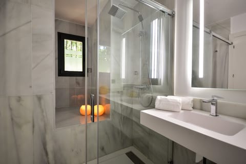 Superior Double Room | Bathroom | Shower, designer toiletries, hair dryer, towels