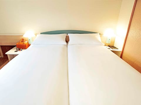 Standard Twin Room, 2 Twin Beds | Desk, blackout drapes, free WiFi, bed sheets