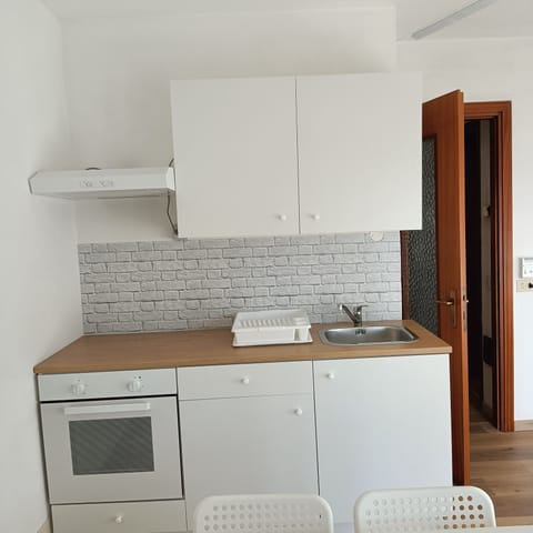 Economy Apartment | Private kitchen | Espresso maker, electric kettle