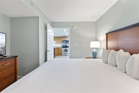 Three Bedroom Condo, Ocean View, Balcony, Full Kitchen | Blackout drapes, iron/ironing board, free WiFi, bed sheets