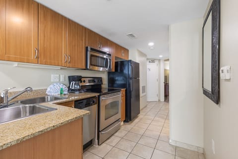 One Bedroom Deluxe Suite- 1 King Bed, Oceanfront, Private Balcony, Full Kitchen | Private kitchen | Fridge, microwave, stovetop, coffee/tea maker