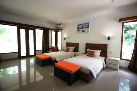 Deluxe Bungalow, Multiple Beds | Premium bedding, memory foam beds, in-room safe, desk