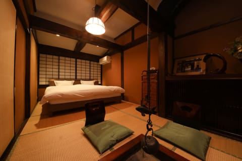 Traditional Room, Non Smoking | In-room safe, free WiFi