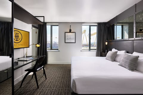 Superior Room, 1 King Bed | Premium bedding, in-room safe, desk, laptop workspace