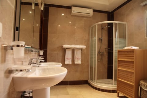 Deluxe Villa, 2 Bedrooms | Bathroom | Shower, free toiletries, hair dryer, bathrobes