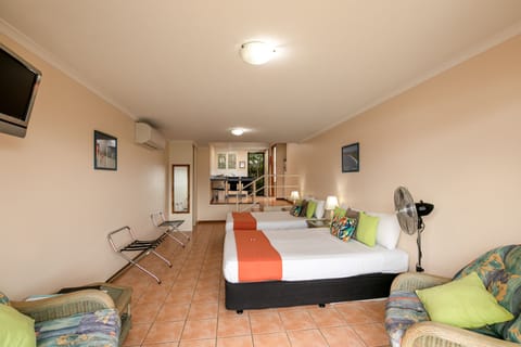 Classic Studio, 2 Queen Beds, Balcony, Marina View | Iron/ironing board, cribs/infant beds, rollaway beds, free WiFi