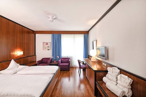 Double or Twin Room, Balcony (South Side) | Hypo-allergenic bedding, minibar, in-room safe, soundproofing