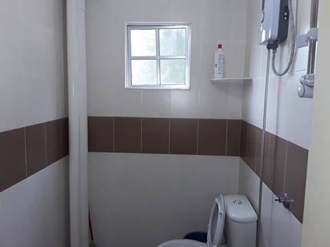Apartment, 3 Bedrooms | Bathroom | Shower