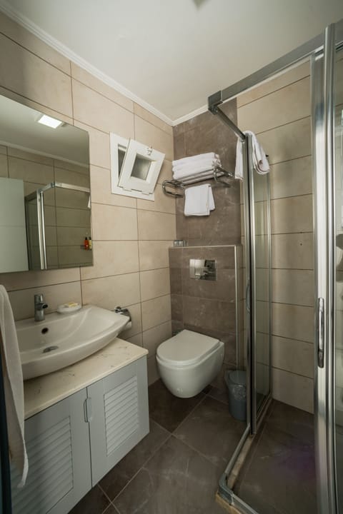 Standard Double or Twin Room | Bathroom | Shower, free toiletries, hair dryer, slippers