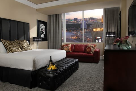 Signature Room, 1 King Bed | Premium bedding, pillowtop beds, in-room safe, individually furnished