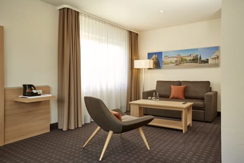 Suite, 1 Bedroom | Hypo-allergenic bedding, desk, blackout drapes, soundproofing