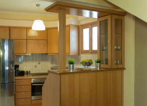 Villa, 4 Bedrooms | Private kitchen | Full-size fridge, microwave, oven, stovetop