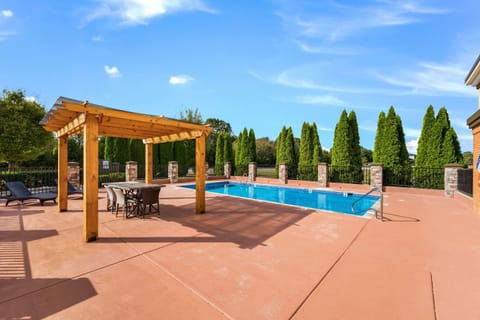 Seasonal outdoor pool, open 8:00 AM to 9:00 PM, sun loungers