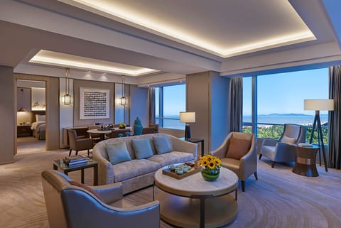 Executive Suite, 1 King Bed, Sea View | Room amenity