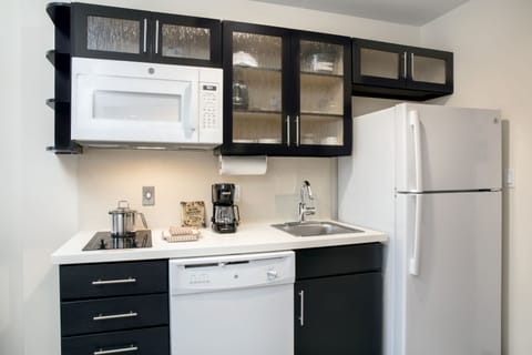 Full-size fridge, microwave, stovetop, dishwasher