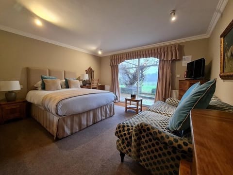 Executive Double Room | Down comforters, blackout drapes, iron/ironing board, free WiFi